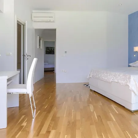 In With House Sea View Dom wakacyjny Umag