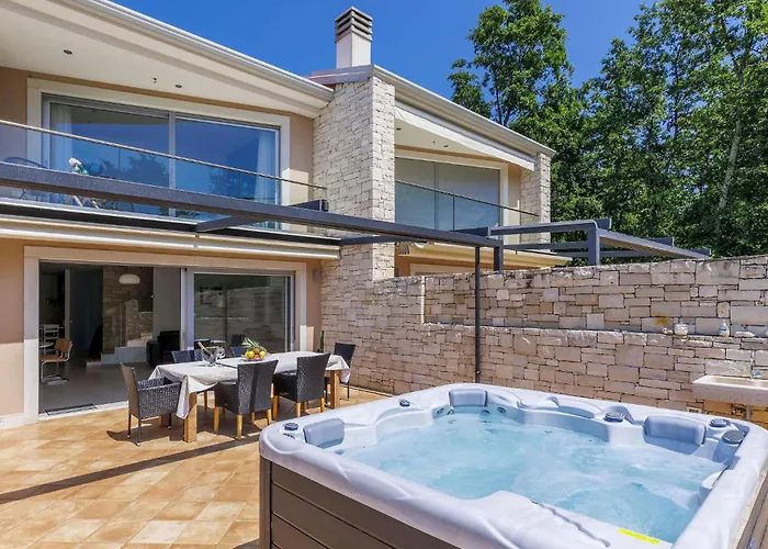 3 Bedroom Awesome In * Umag