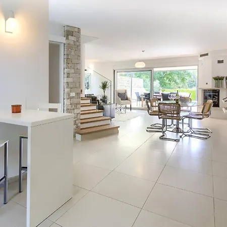 3 Bedroom Awesome In