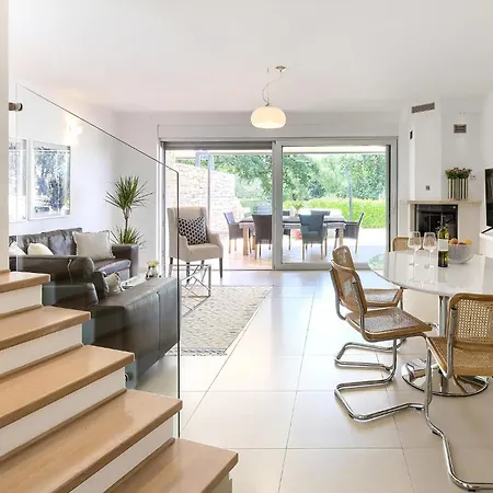 3 Bedroom Awesome In Σπίτι διακοπών *
